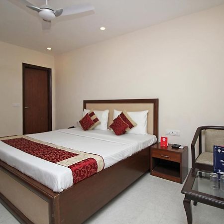 Oyo Hotel Blu Pebbles Near Delhi Airport Nova Deli Exterior foto