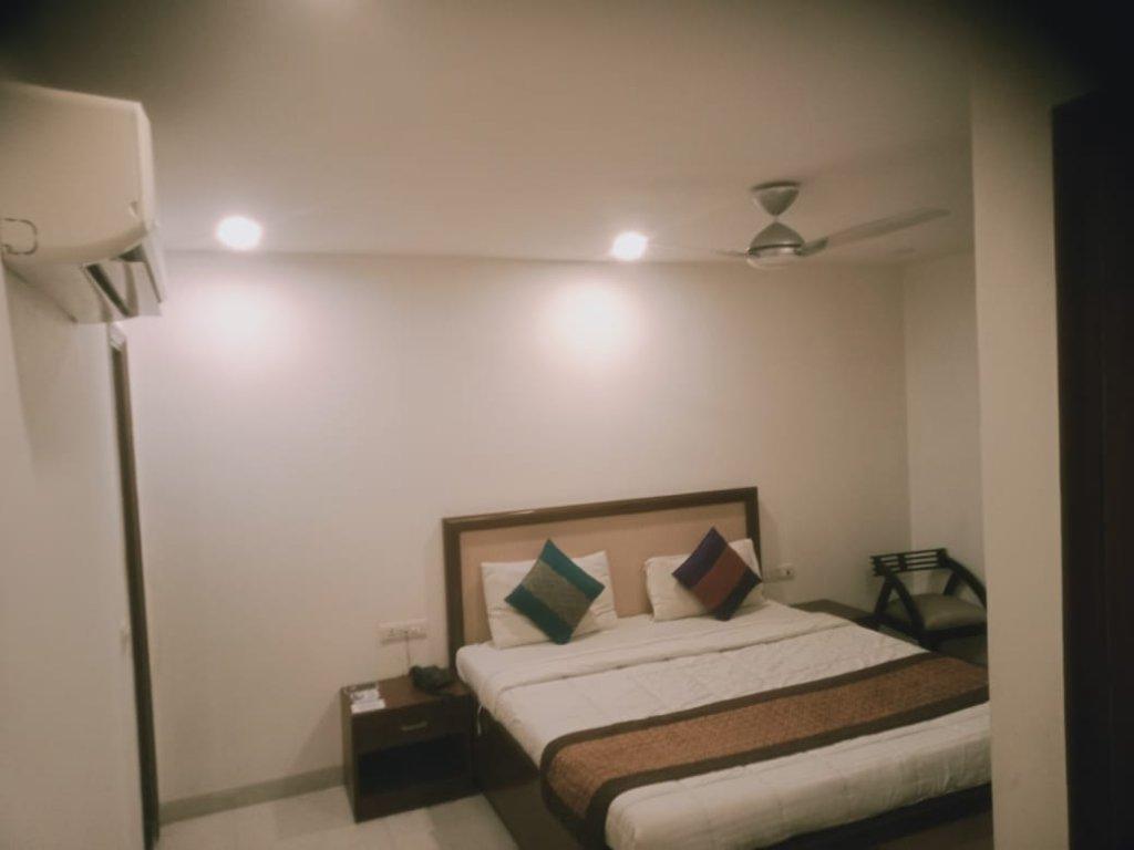 Oyo Hotel Blu Pebbles Near Delhi Airport Nova Deli Exterior foto
